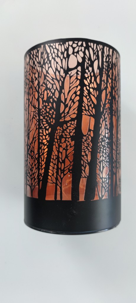 Настільна лампа з лісовим дизайном