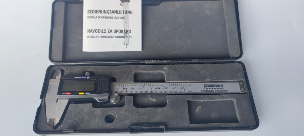 Цифровий штангенциркуль