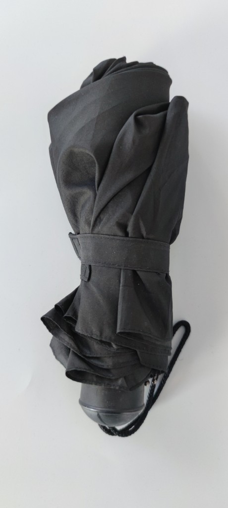 Чорна складна парасолька