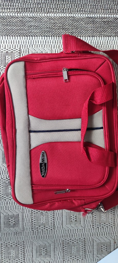 Червоний рюкзак