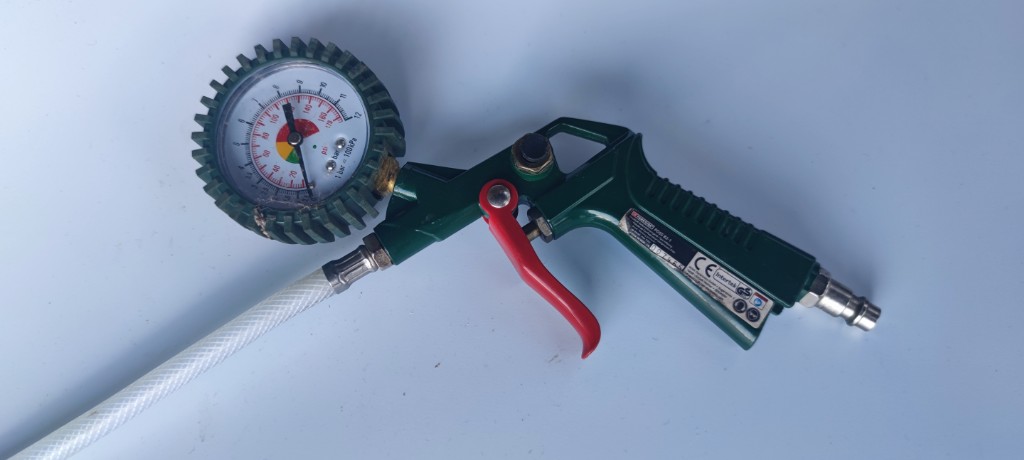 Пістолет для накачування шин з манометром