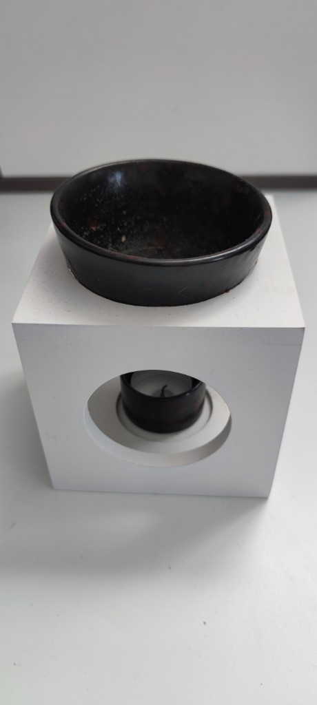 Аромалампа з металевою чашею