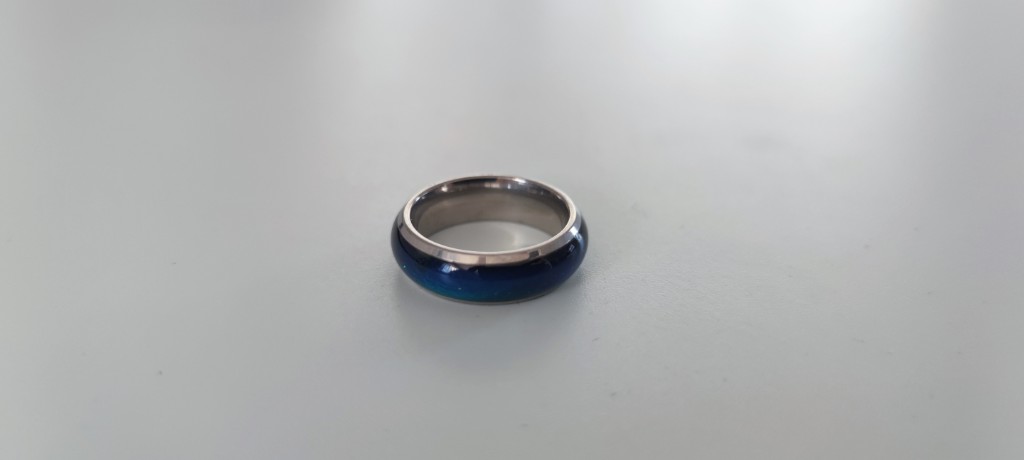 Кільце з синім каменем