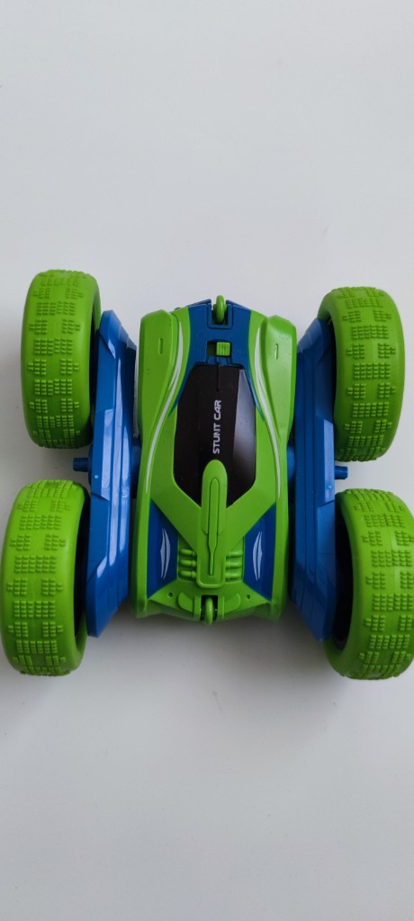 Іграшкова машинка для трюків