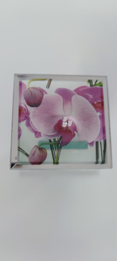 Настінний вимикач з квітковим дизайном