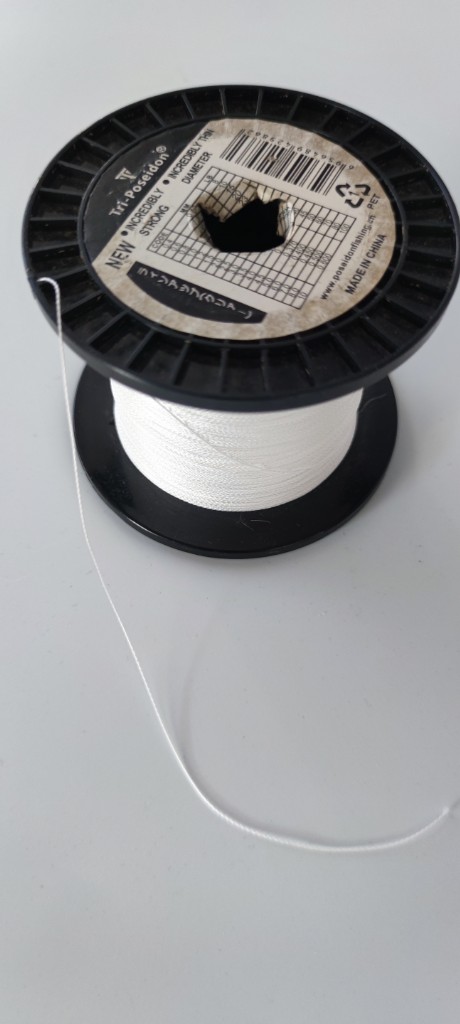 Котушка з ниткою