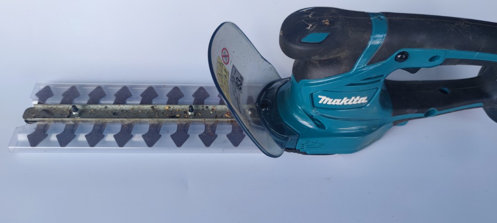 Електричний кущоріз Makita