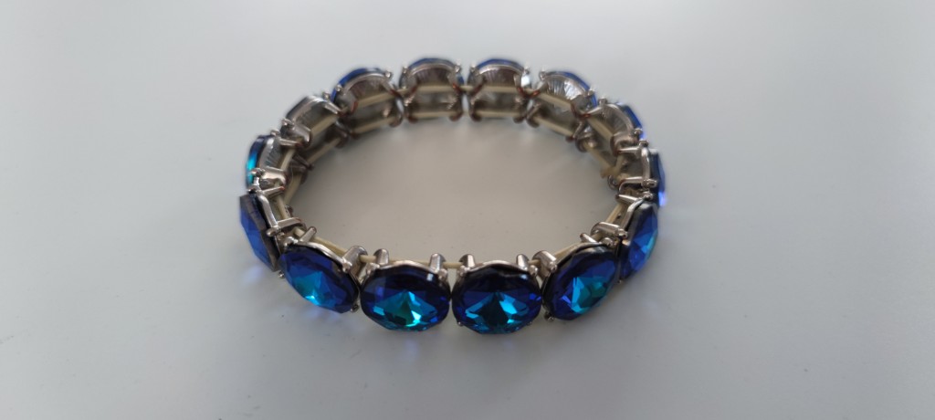 Браслет з синіми каменями