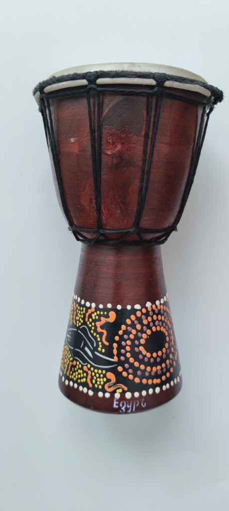 Джембе з африканським орнаментом