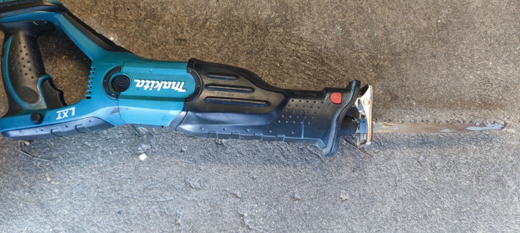 Акумуляторна шабельна пилка